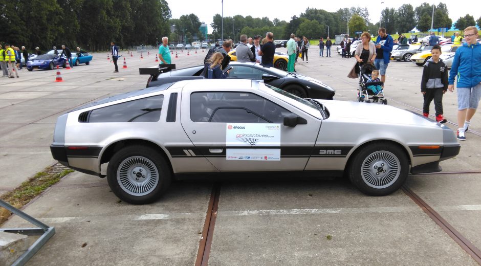 DeLorean DMC-12